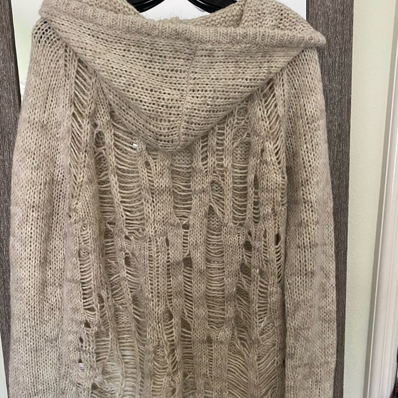 New Pam&Gela distressed sweater. Trendy and edgy soft sweater with hood. Size M - Picture 3 of 5